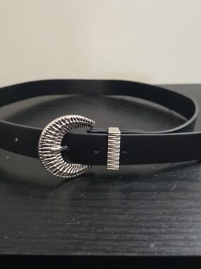 Women’s Black Belt with Silver Textured Buckle